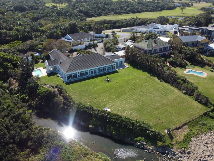 5 Bedroom Property for Sale in Gonubie Eastern Cape